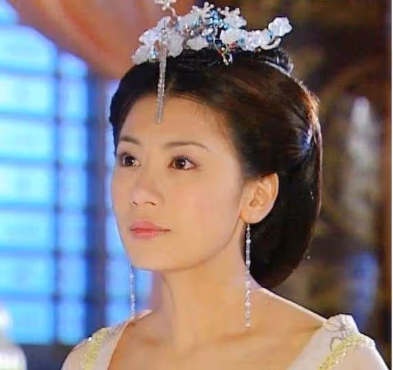 22年前賈靜雯照片曝光，難怪有人願為她豪擲五億，網友：美的一塌糊塗