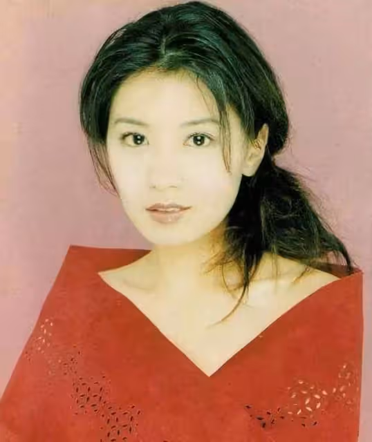 22年前賈靜雯照片曝光，難怪有人願為她豪擲五億，網友：美的一塌糊塗