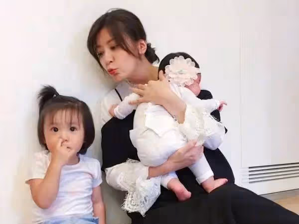 22年前賈靜雯照片曝光,難怪有人願為她豪擲五億,網友:美的一塌糊塗