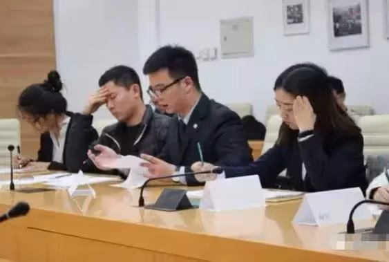 面試官問:如何用100塊,請10萬人吃飯?面試者紛紛出局,女生「精彩回答」立刻被錄用