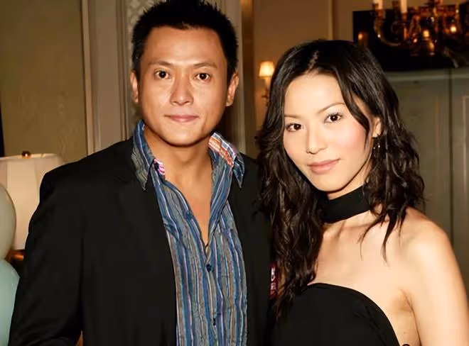 滕麗名47歲生日罕秀恩愛,富商老公已滿頭白髮,婚後住別墅很愜意
