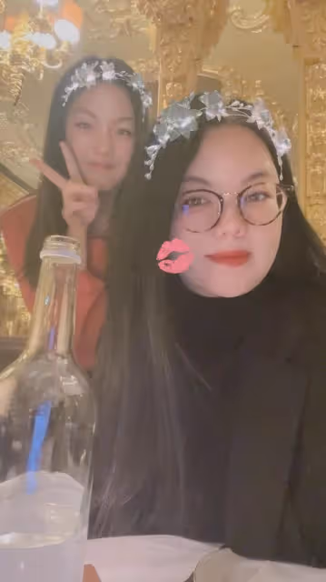 李湘在英國過春節，王詩齡隨媽媽就餐似名媛，餐廳金碧輝煌像宮殿