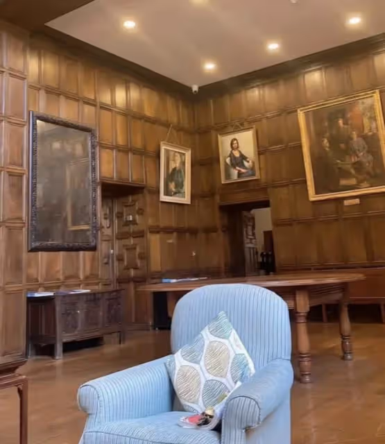 李湘在英國過春節，王詩齡隨媽媽就餐似名媛，餐廳金碧輝煌像宮殿