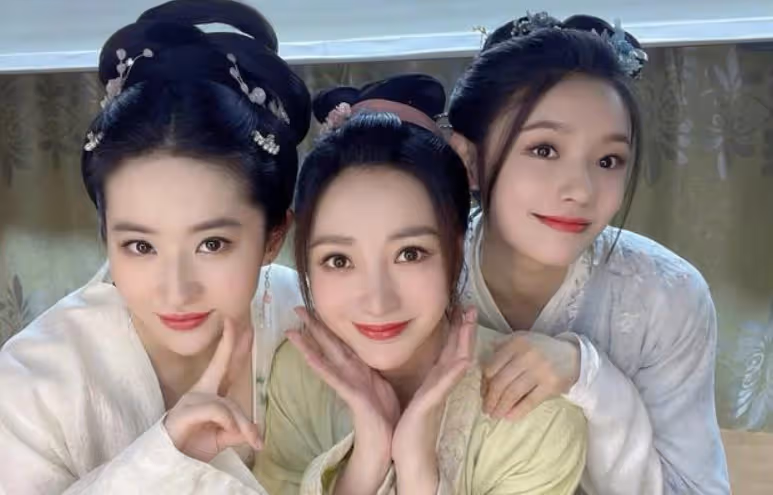 母愛很偉大!劉亦菲媽媽「為女兒兩婚兩離」至今單身 近照曝光「氣質比女兒好」