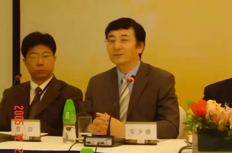 母愛很偉大!劉亦菲媽媽「為女兒兩婚兩離」至今單身 近照曝光「氣質比女兒好」