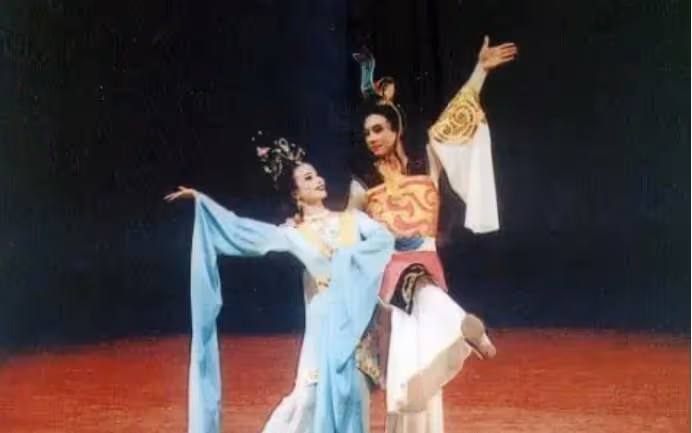 母愛很偉大!劉亦菲媽媽「為女兒兩婚兩離」至今單身 近照曝光「氣質比女兒好」
