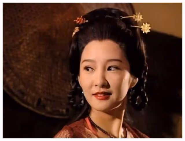 別「露肉」尬演嫵媚和風情了,三位女星告訴你,什麼叫媚骨天成!