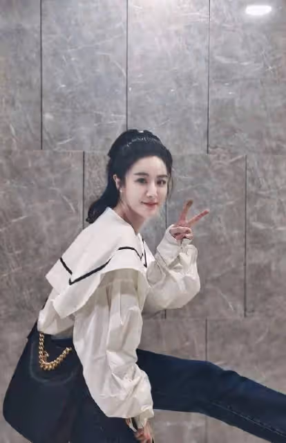 別「露肉」尬演嫵媚和風情了,三位女星告訴你,什麼叫媚骨天成!