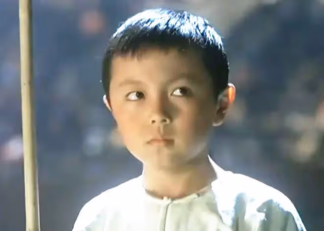 謝苗一家三口罕同框迎新年!38歲鬍子拉碴男人味足,妻女顏值高