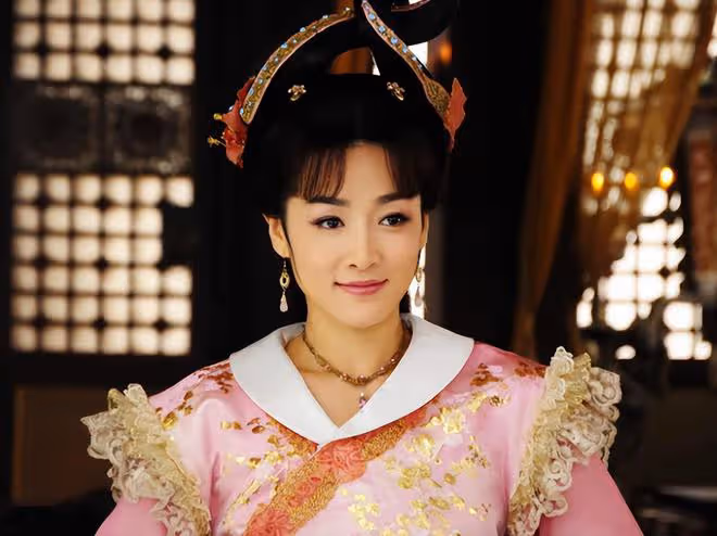 謝苗一家三口罕同框迎新年!38歲鬍子拉碴男人味足,妻女顏值高