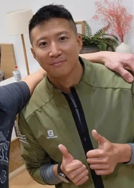 洪金寶小兒子回港過年!與倆動作演員聚會心情好,已長居內地發展