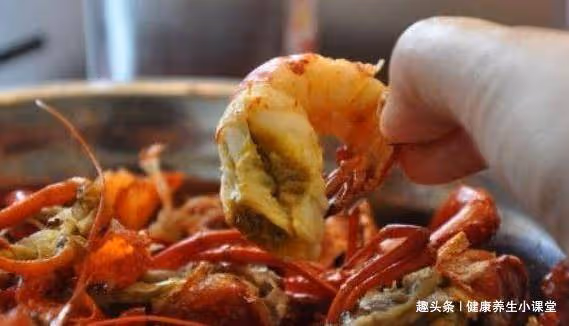 龍蝦里的蝦黃真的能吃嗎,是營養還是毒素?