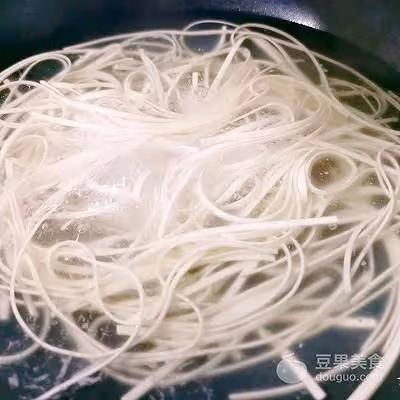 黑椒牛肉炒麵的做法