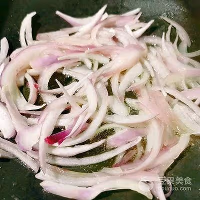 黑椒牛肉炒麵的做法