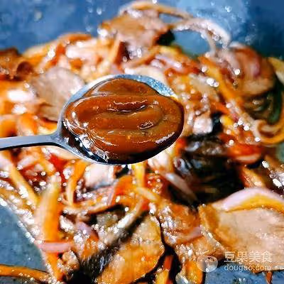 黑椒牛肉炒麵的做法