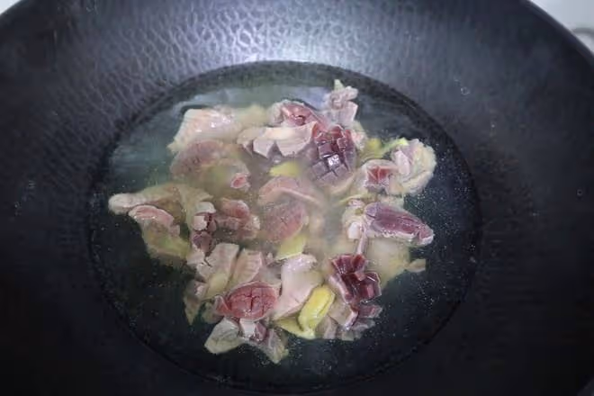 雞身上「最營養」的地方,肉販子自己留著吃,一隻雞就一個!