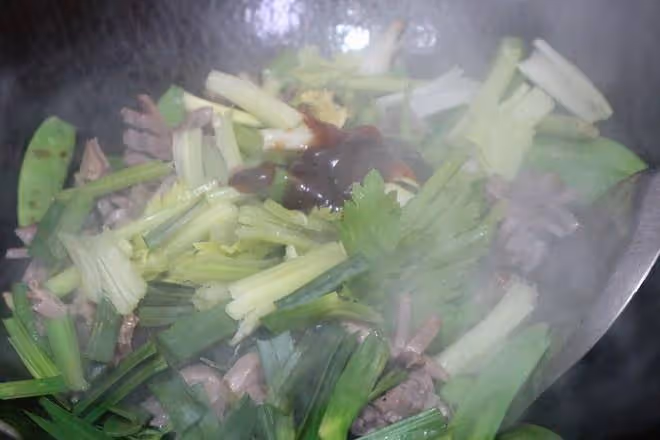 雞身上「最營養」的地方,肉販子自己留著吃,一隻雞就一個!