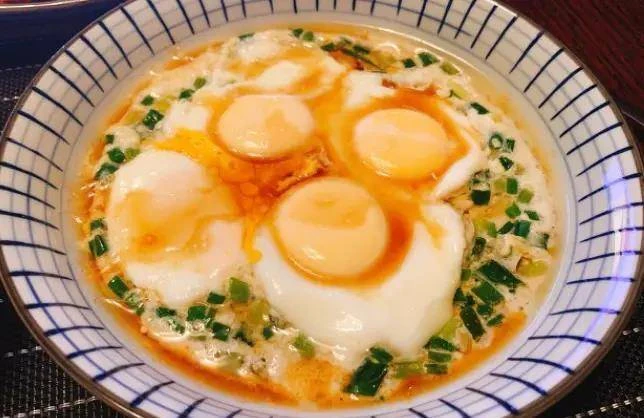 雞蛋的第一百種吃法「蔥油蒸雞蛋」，健康有營養，好吃到舔盤子