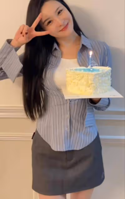 張穎穎發文找到對的人,曬心形蛋糕心情好,疑似汪小菲補辦生日
