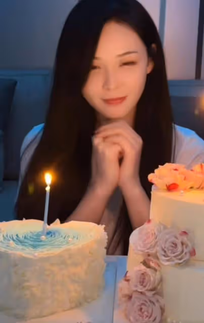 張穎穎發文找到對的人,曬心形蛋糕心情好,疑似汪小菲補辦生日