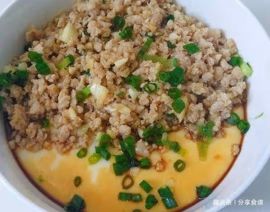 鮮美滑嫩的肉末蒸蛋,營養豐富味道好,做起來也很簡單
