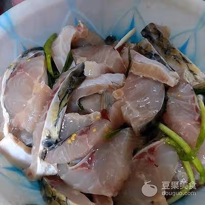 香酥爆魚的做法