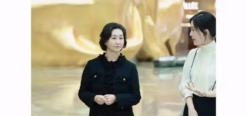 田朴珺與何超瓊同框,誰是貴族一眼就能看出來,田朴珺明顯輸了