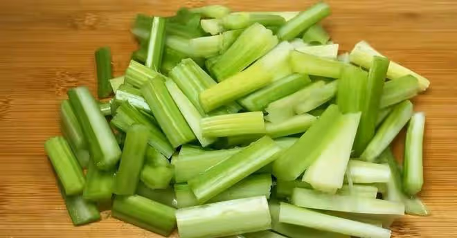 第2波感染來襲,提醒中老年,多吃3種「高葉酸菜」,精神足好過年