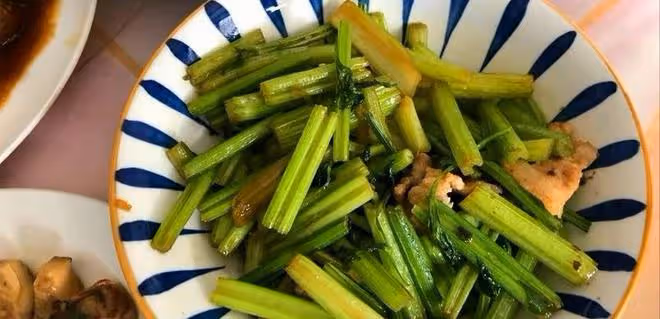 第2波感染來襲,提醒中老年,多吃3種「高葉酸菜」,精神足好過年