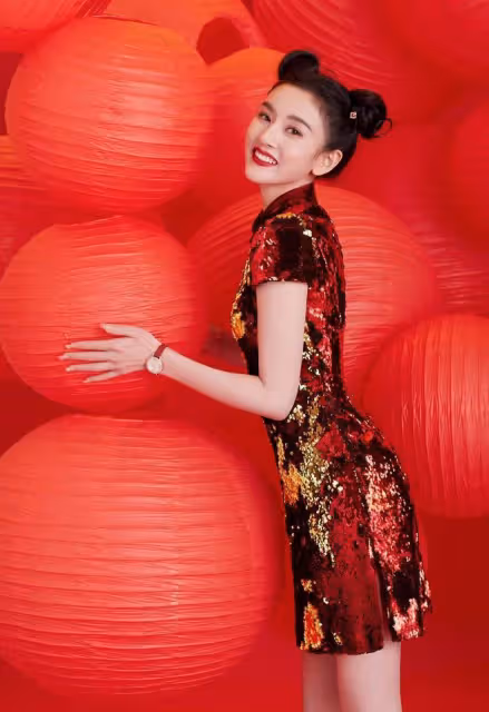 央視春晚百花爭艷！趙麗穎秀美腿，秦嵐水蛇腰吸睛，楊紫仙氣十足