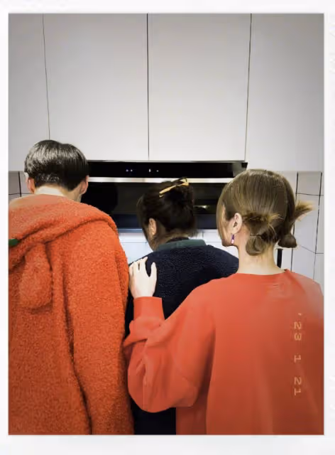 楊丞琳除夕與李榮浩秀恩愛，幫婆婆洗碗，把媽媽接到北京過春節