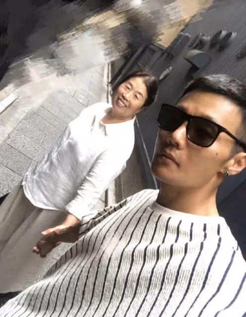 楊丞琳除夕與李榮浩秀恩愛，幫婆婆洗碗，把媽媽接到北京過春節