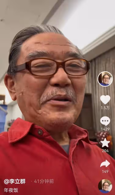 70歲李立群曬年夜飯，61歲妻子罕見出鏡，倆兒子顏值都比爸爸高
