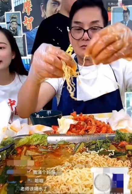反差!知名港星內地直播賺錢被誤會家境清貧,回港後卻曬豪宅豪車