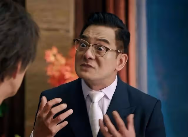 反差!知名港星內地直播賺錢被誤會家境清貧,回港後卻曬豪宅豪車