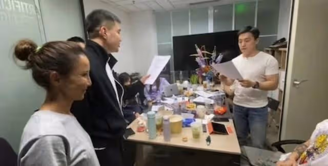 暴瘦雙頰凹陷!香港樂壇天后近況令人擔心,多次傳其外籍老公出軌