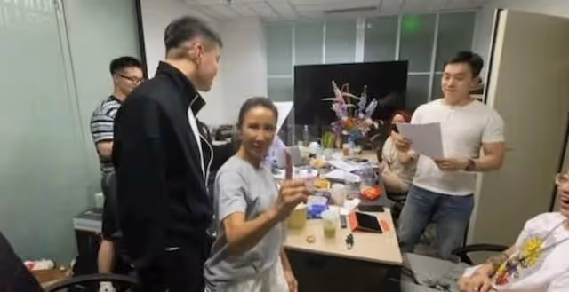 暴瘦雙頰凹陷!香港樂壇天后近況令人擔心,多次傳其外籍老公出軌