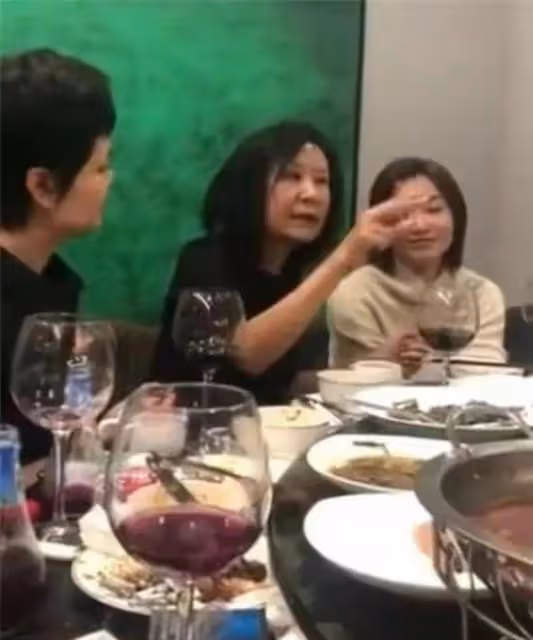 蘇小明:憑《軍港之夜》走紅後赴法國,結果混不下去又回國發展