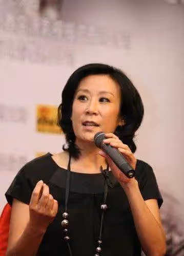 蘇小明:憑《軍港之夜》走紅後赴法國,結果混不下去又回國發展
