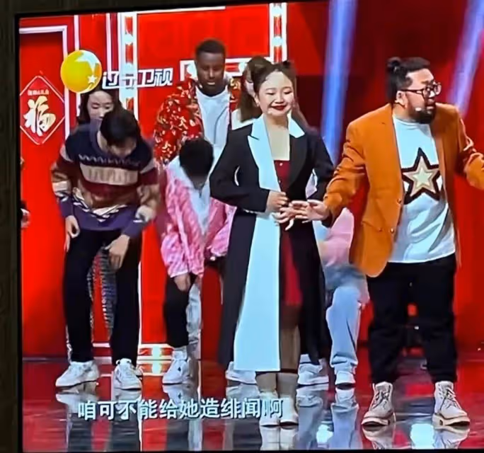 遼寧衛視春晚太鬧心:邀請黑人伊博演小品,他曾侮辱國人從未道歉