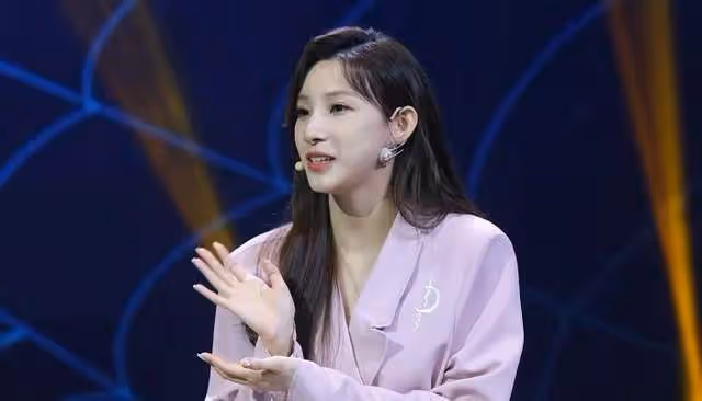 馬凡舒調侃王嘉寧:首次主持春晚緊不緊張?王嘉寧回復笑翻全場