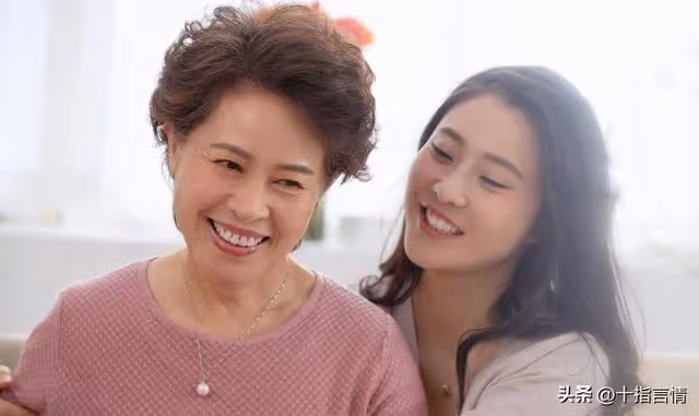 臨近過年,母親張口要兩萬塊打點親戚,女兒哭訴:你要毀了我嗎?