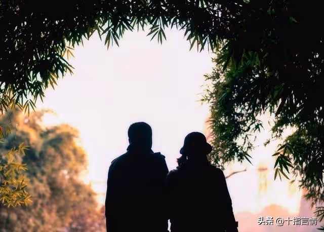 過年準備了五千給婆婆,婆婆拒收後拿出帳單:錢我不要,先還帳