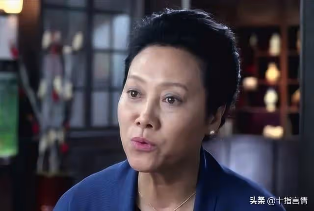 過年準備了五千給婆婆,婆婆拒收後拿出帳單:錢我不要,先還帳