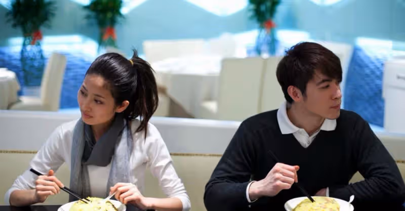 妻子給娘家準備三份紅包，共兩萬元，丈夫拆開後：過年回去扶貧？