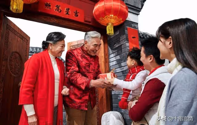 妻子給娘家準備三份紅包,共兩萬元,丈夫拆開後:過年回去扶貧?