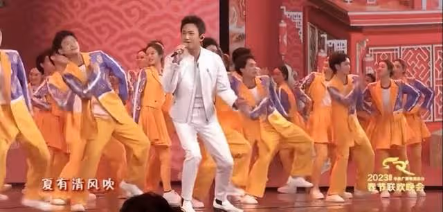 正確打開央視春晚的方式：黃渤再登跑步機，鄧超又跳嗨了，太開心
