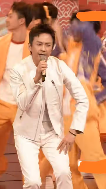 央視春晚名場面：秦嵐坐在觀眾席好美，鄧超又嗨了，楊紫站C位