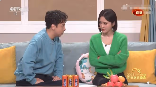 兔年春晚秦嵐美到發光!嗓子啞仍帶病演出,結尾大力親孫濤引熱議