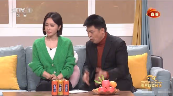兔年春晚秦嵐美到發光!嗓子啞仍帶病演出,結尾大力親孫濤引熱議